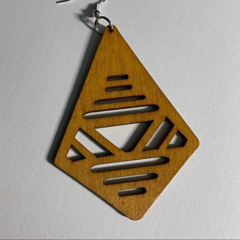WOOD cut out diamond shape dangle earrings - Picture 3 of 5